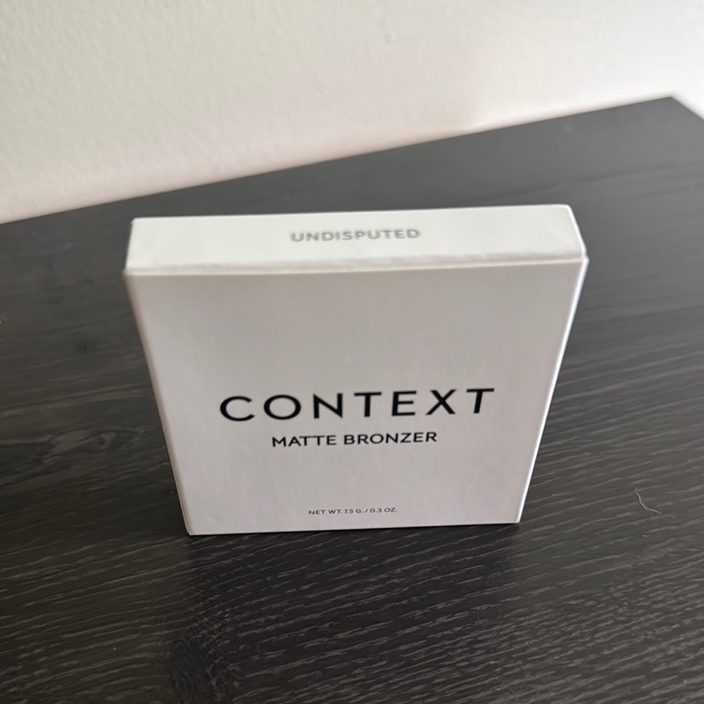 Context Undisputed Bronzer in White Packaging